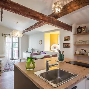 https://arles-maison-petite-roquette-et-garage.fr-provencehotel.com